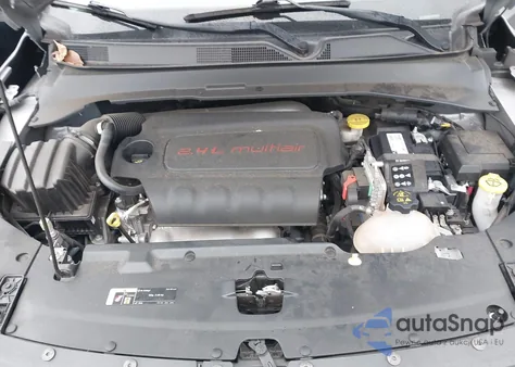 2022 Jeep Compass Latitude 4X4 z USA, uszkodzony, nr VIN 3C4NJDBB7NT133230